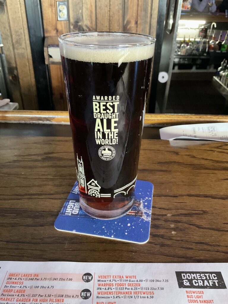 A glass of Sullivan’s Irish Red Ale on the bar at the Winking Lizard